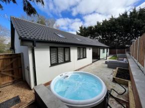 Rare Luxury Holiday Home with Hot-Tub